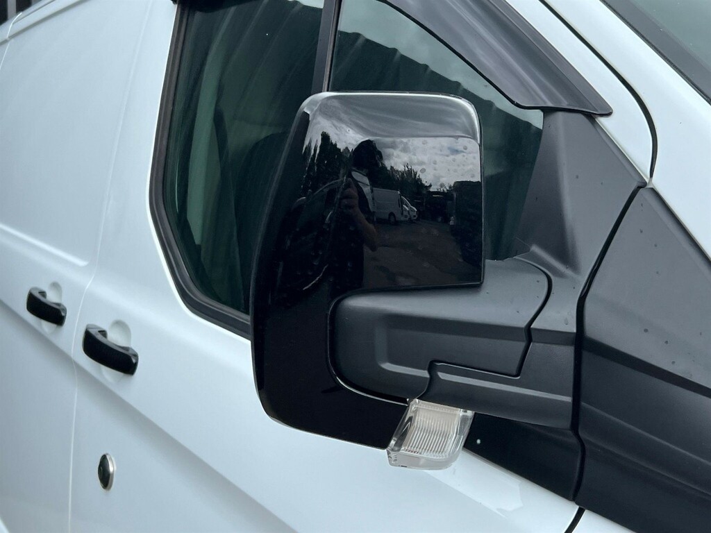 Ford Transit Custom 2.0 Tdci 170Ps Low Roof Dcab Sport Van Black #47
