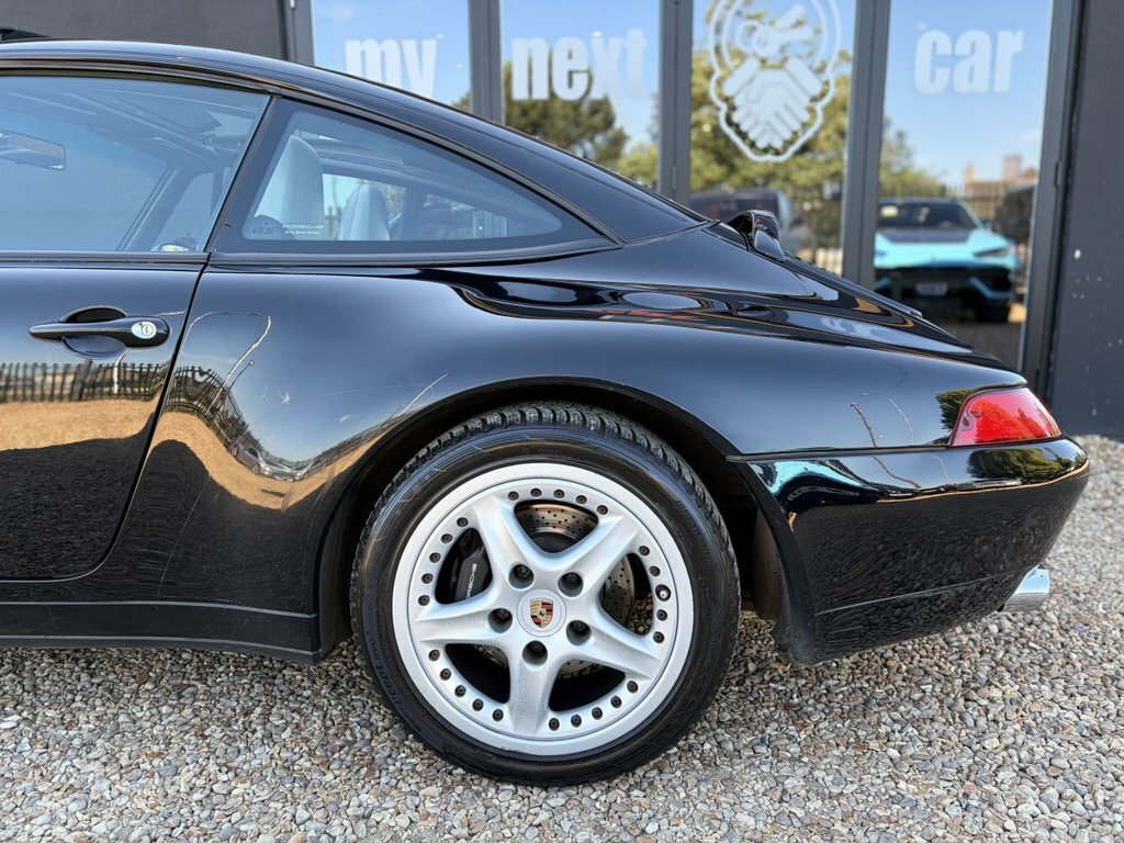 Porsche 911 911 Carrera 4 Green #7