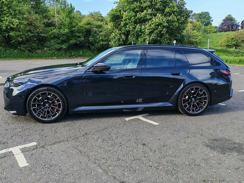 BMW M5 Estate Black #3