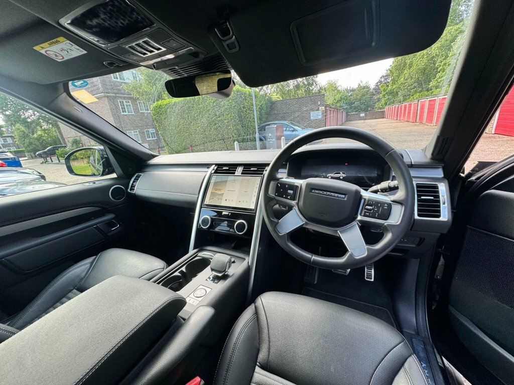 Land Rover Discovery 3L Dynamic Se Black #4