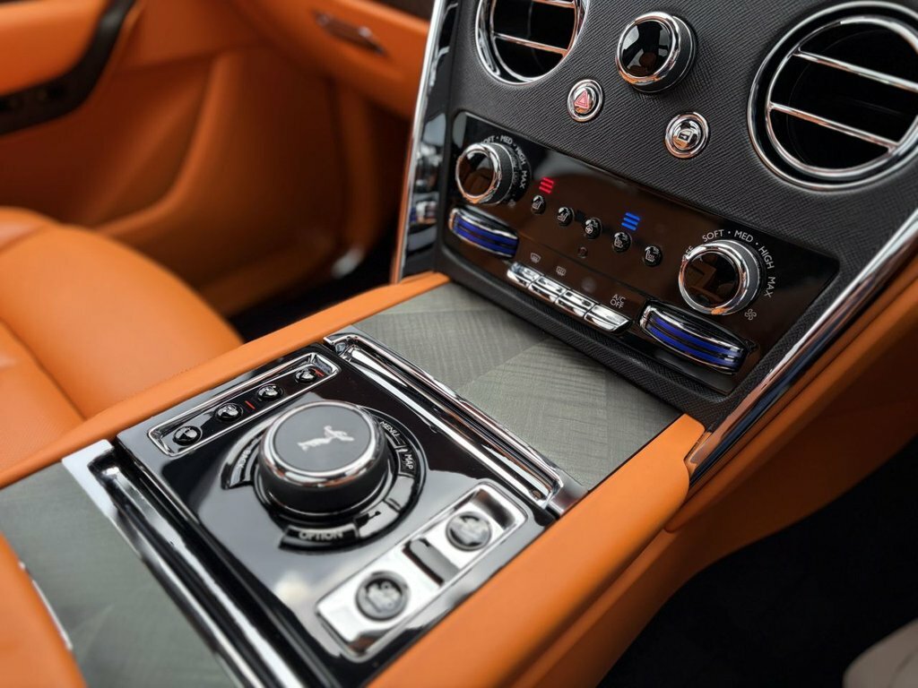 Rolls-Royce Cullinan Convertible Black #24