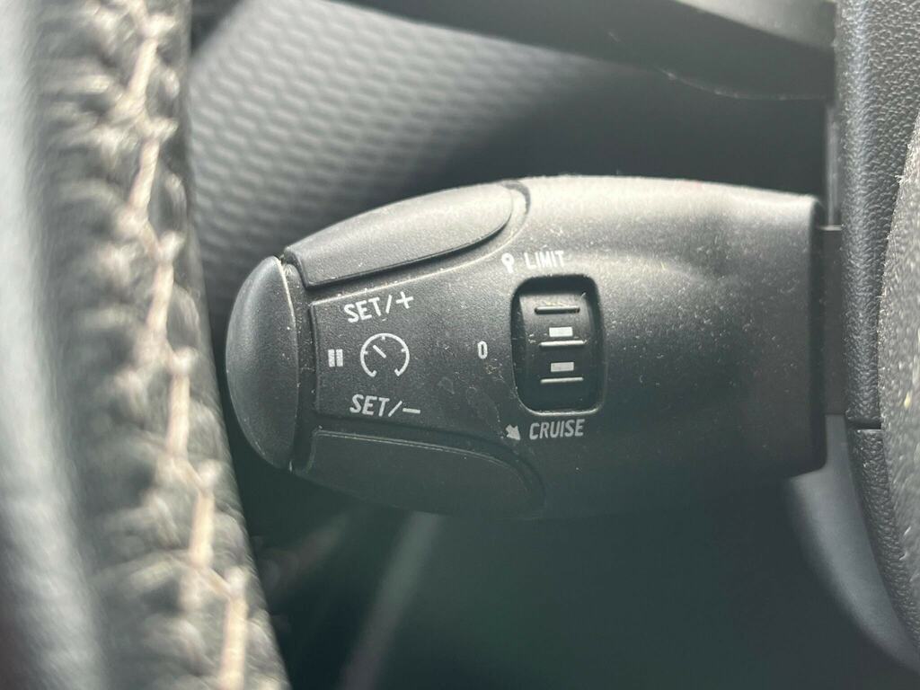 Peugeot 2008 1.6 E-hdi Allure 92 Bhp Black #17