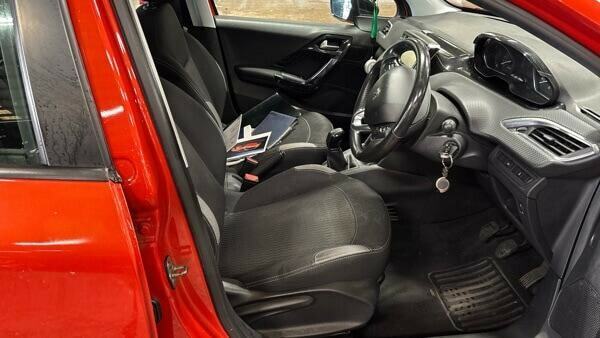 Peugeot 208 Active White #9