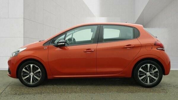 Peugeot 208 1.2 Puretech Xs White Euro 6 Orange #5
