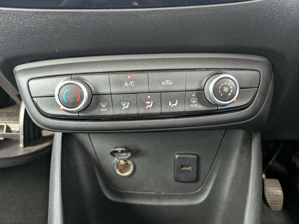 Vauxhall Crossland X Hatchback White #18
