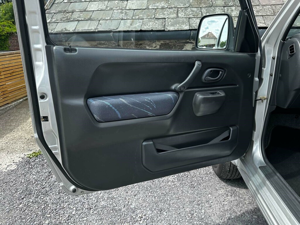 Suzuki Jimny Suv Silver #31