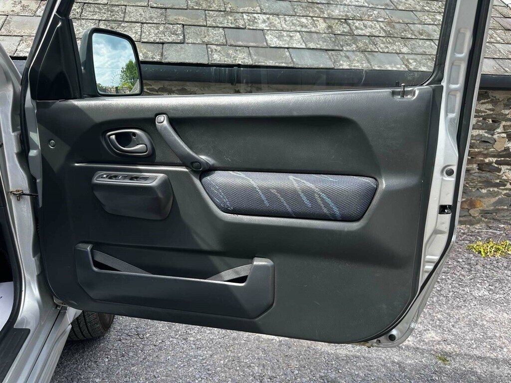 Suzuki Jimny Suv Silver #30