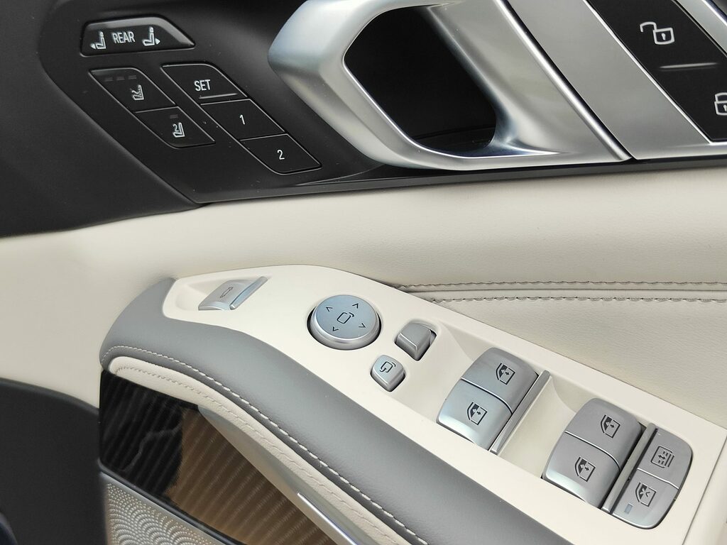 BMW X7 40D Mht M Sport Black #27