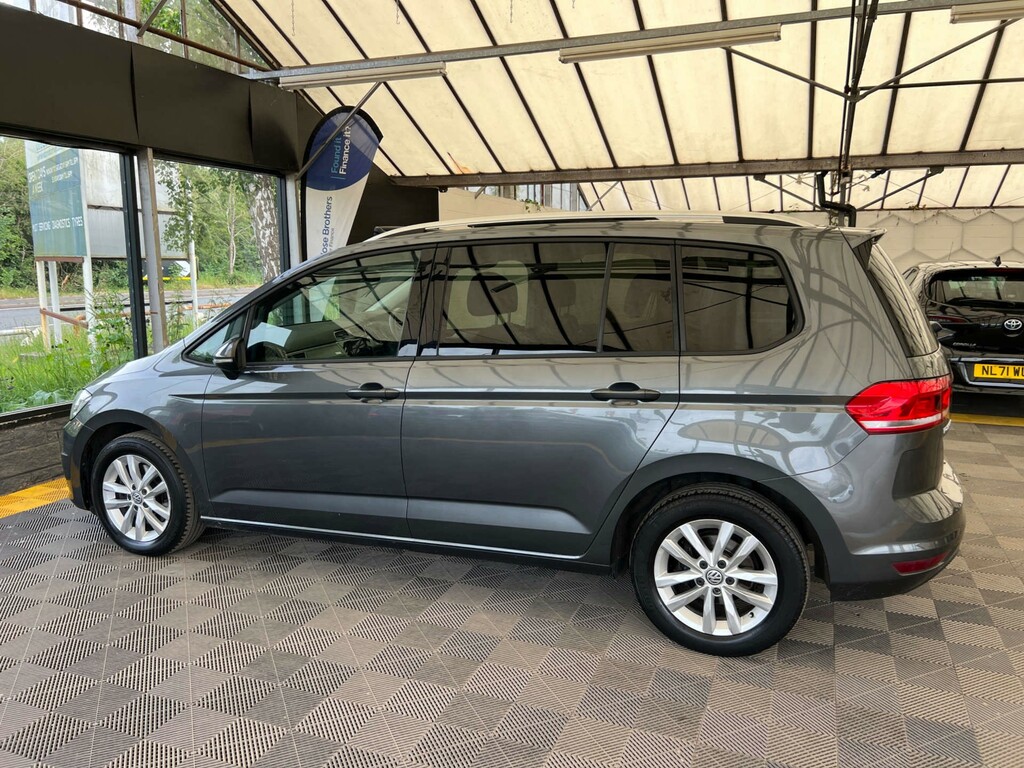Volkswagen Touran Mpv LL19UWS Grey #4