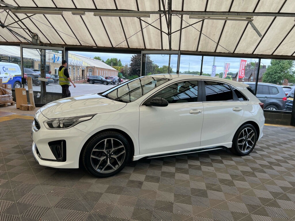 Kia Ceed Hatchback LG20UUN White #3