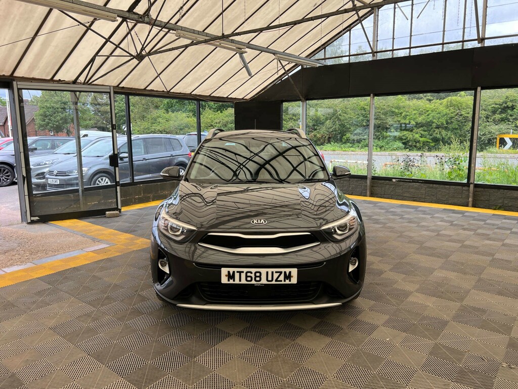 Kia Stonic Suv MT68UZM Grey #2