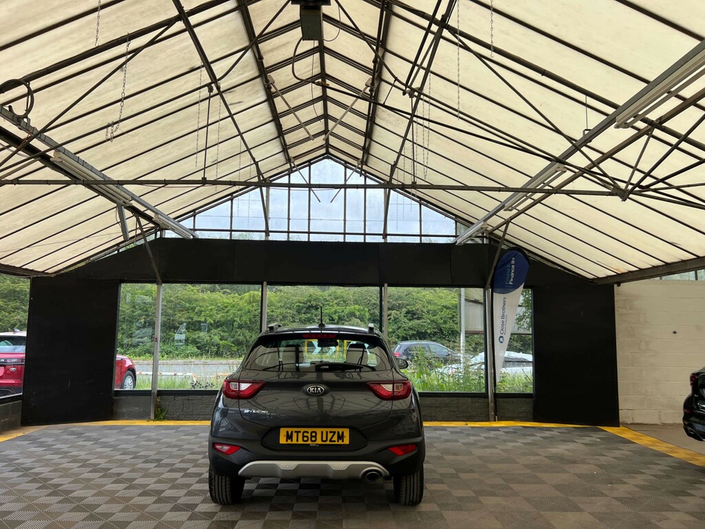 Kia Stonic Suv MT68UZM Grey #5