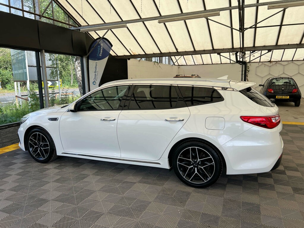 Kia Optima Estate White #3