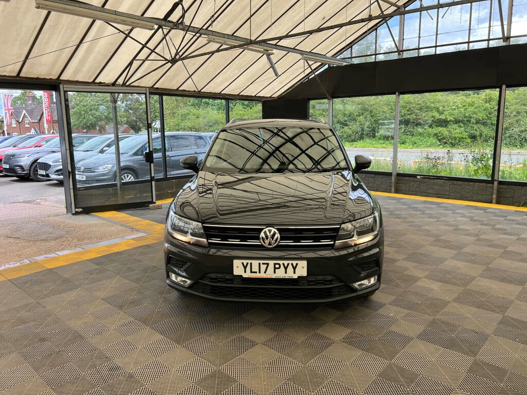 Volkswagen Tiguan Suv YL17PYY Grey #2