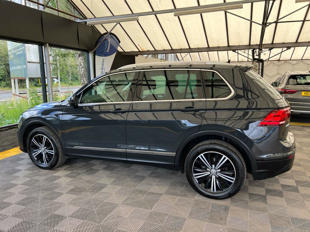 Volkswagen Tiguan Suv YL17PYY Grey #4
