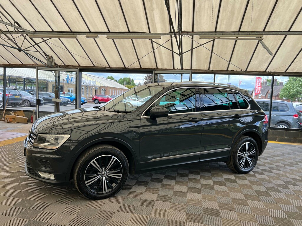 Volkswagen Tiguan Suv YL17PYY Grey #3