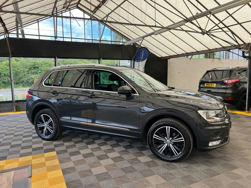Volkswagen Tiguan Suv YL17PYY Grey