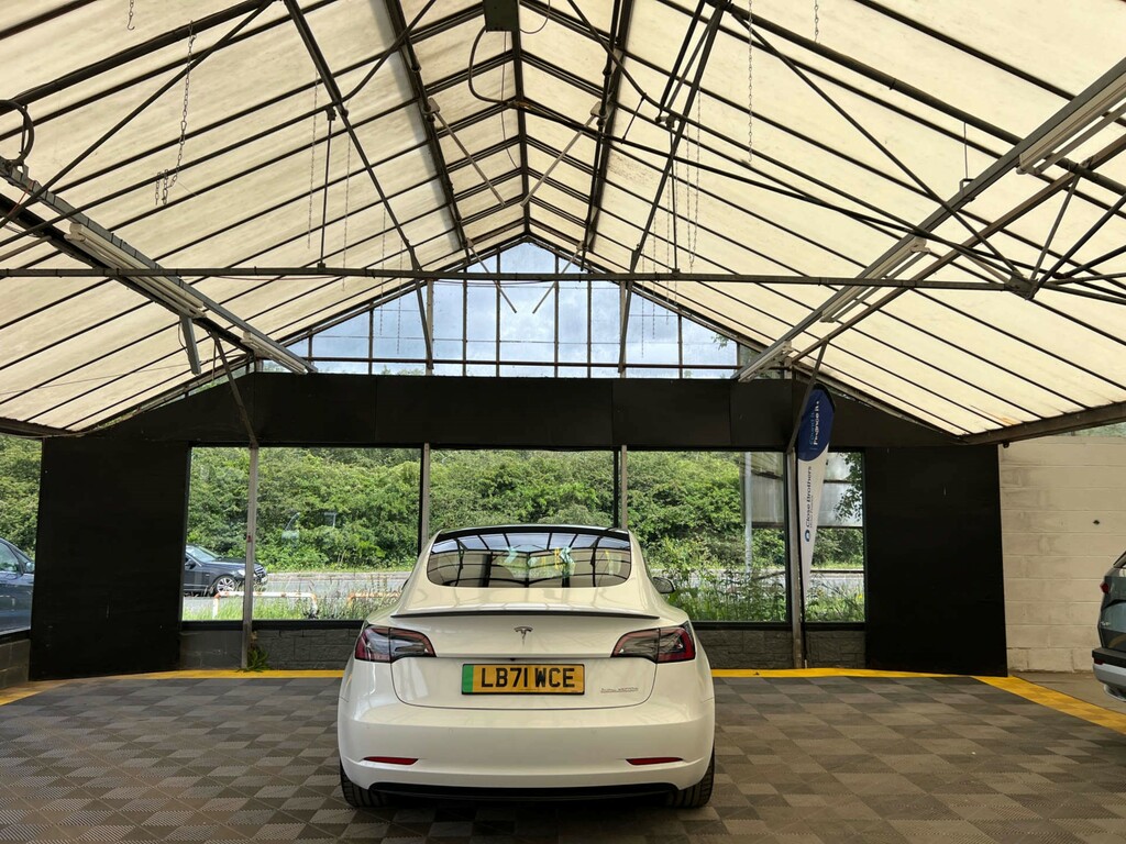 Tesla Model 3 Saloon White #5
