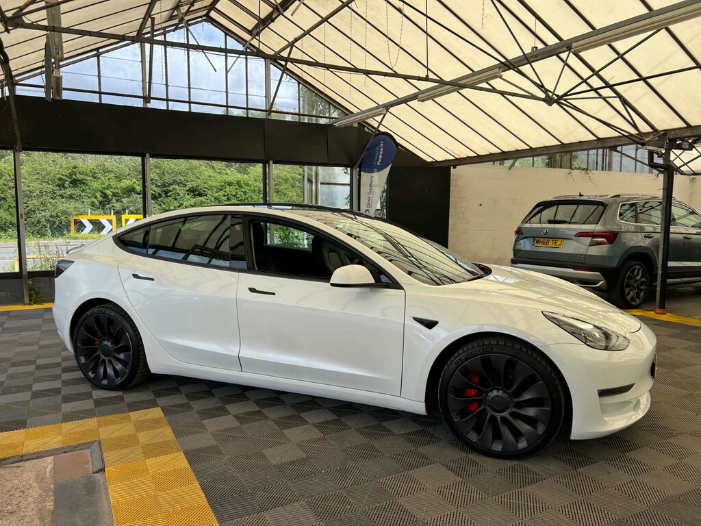 Tesla Model 3 Saloon White