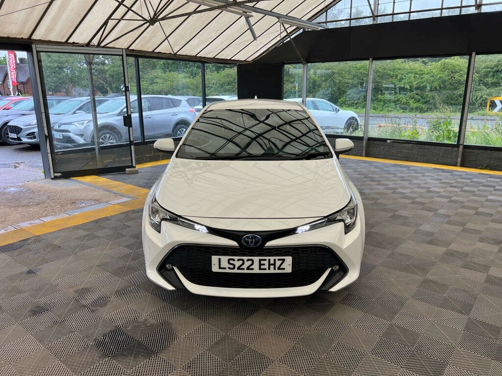 Toyota Corolla Hatchback White #2