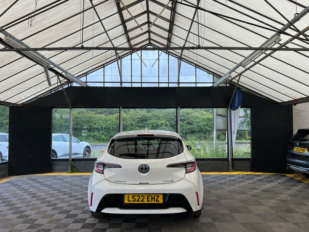Toyota Corolla Hatchback White #5