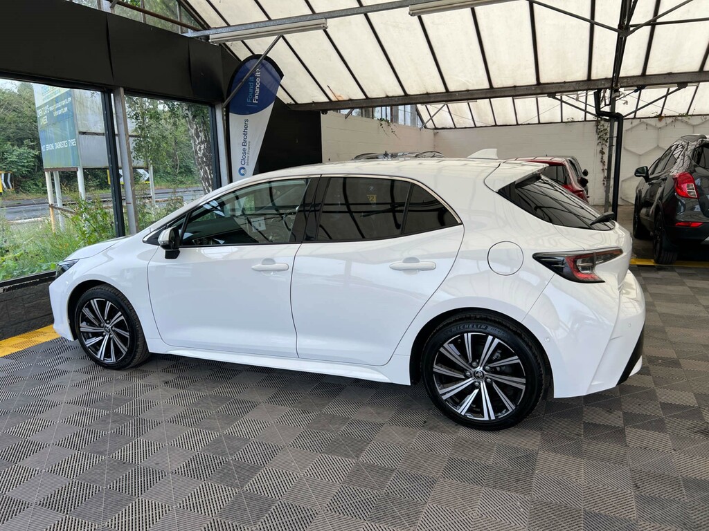 Toyota Corolla Hatchback White #4