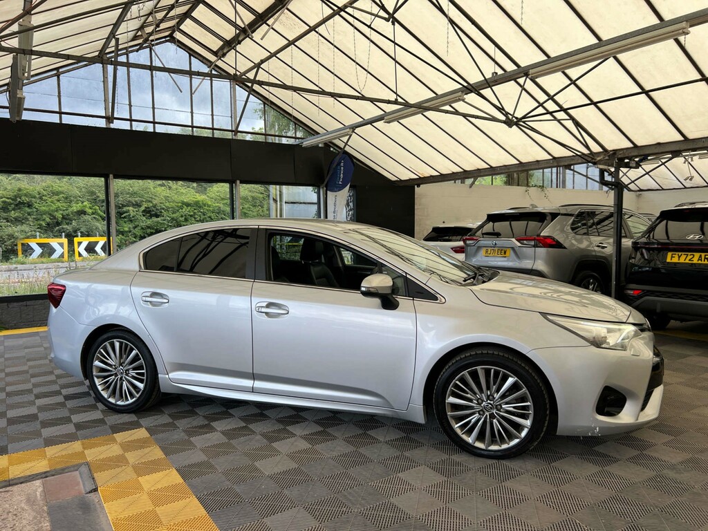 Toyota Avensis Saloon Silver