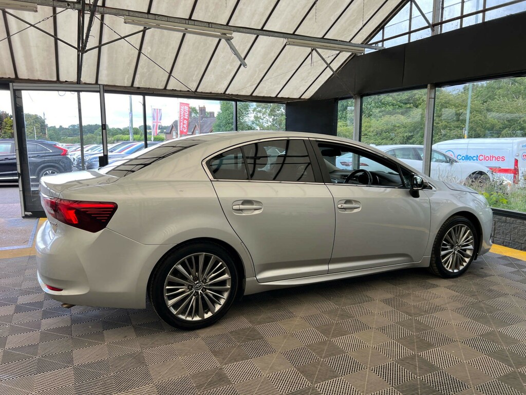 Toyota Avensis Saloon Silver #5