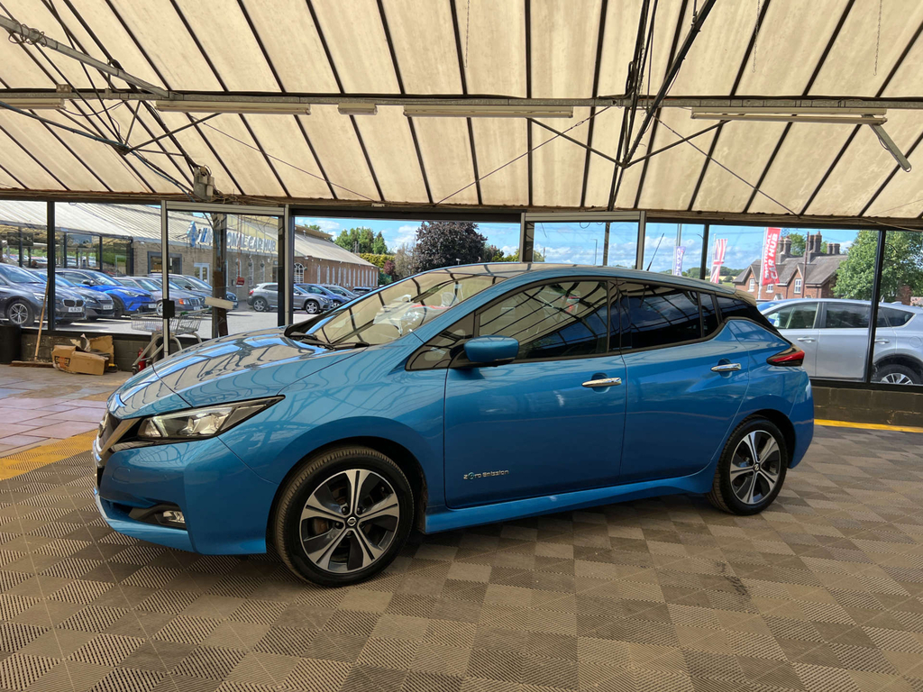 Nissan Leaf 40Kwh N-connecta White #2