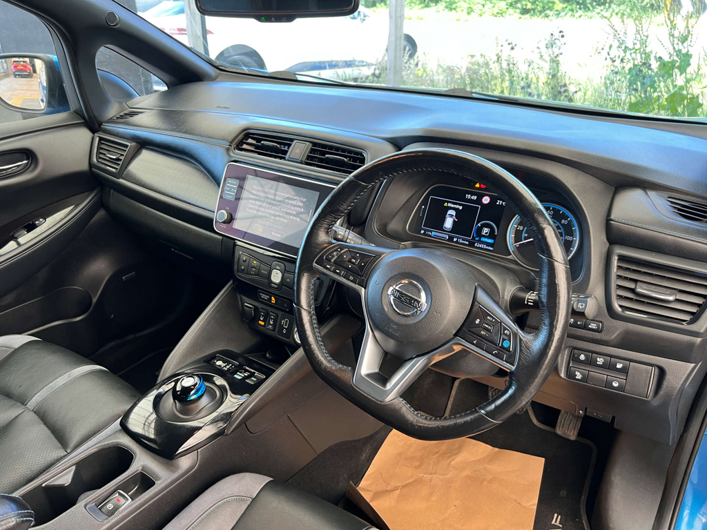 Nissan Leaf 40Kwh N-connecta White #6