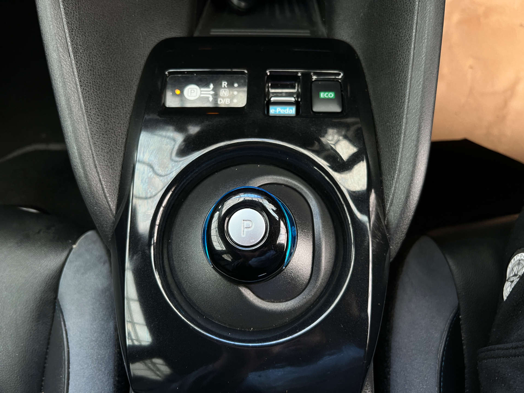 Nissan Leaf 40Kwh N-connecta White #16