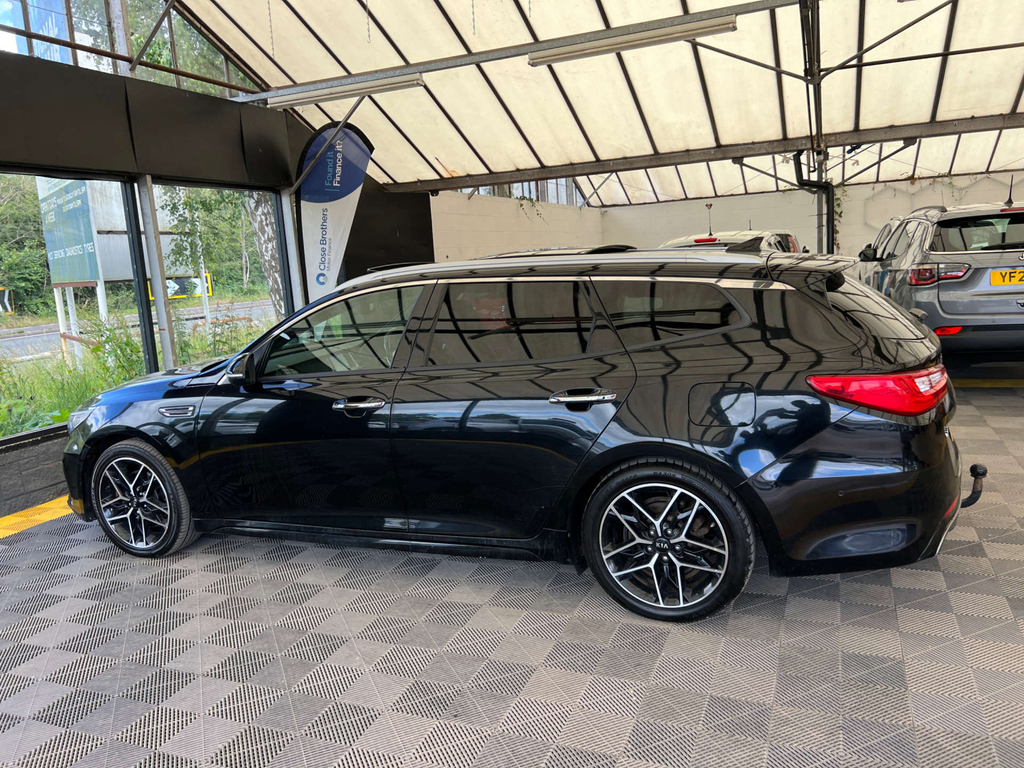 Kia Optima Estate Black #4