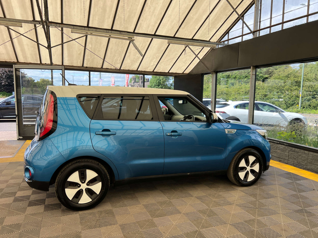 Kia Soul Ev Blue #5