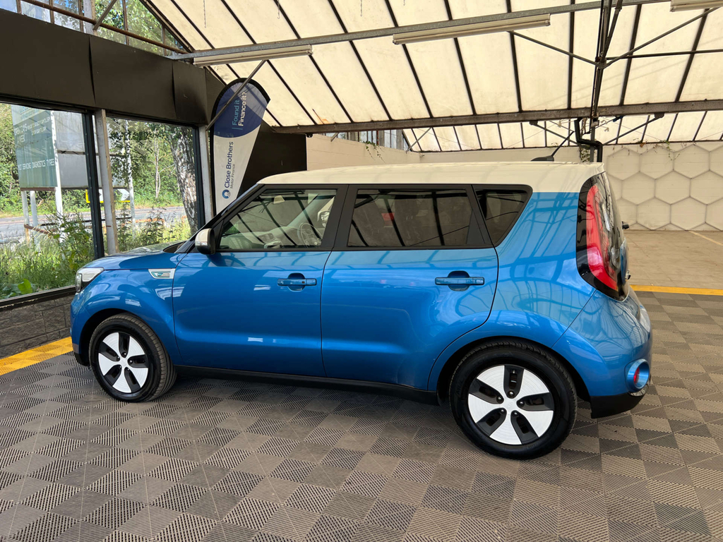 Kia Soul Ev Blue #4