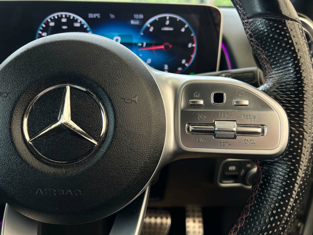 Mercedes-Benz GLB Class Glb 200 Amg Line Premium Plus White #12