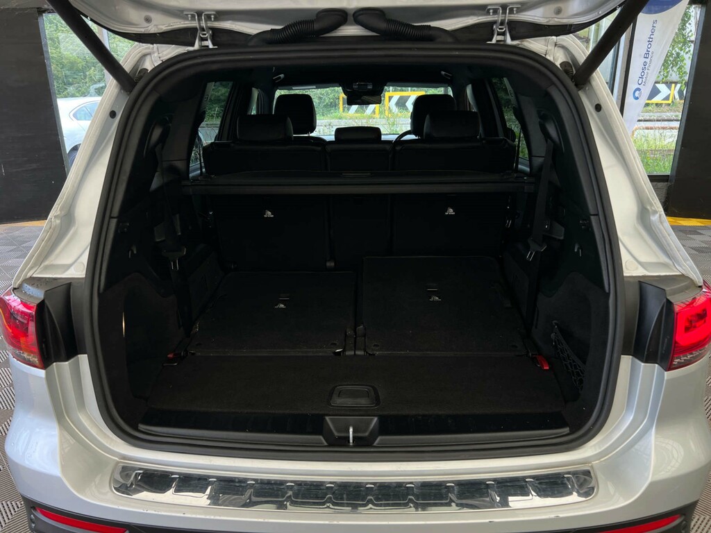 Mercedes-Benz GLB Class Glb 200 Amg Line Premium Plus White #23