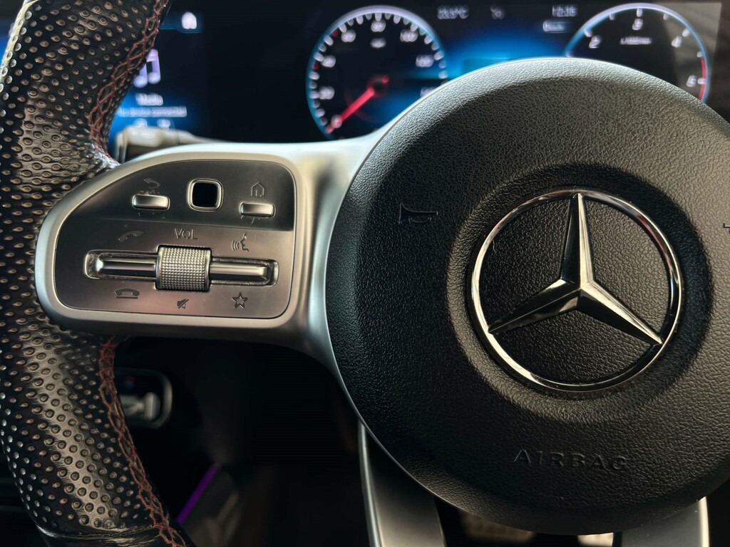Mercedes-Benz GLB Class Glb 200 Amg Line Premium Plus White #11