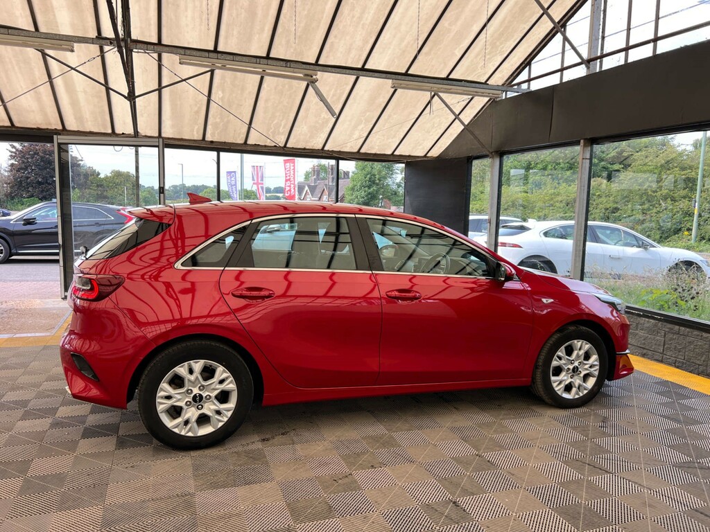 Kia Ceed Hatchback Red #3