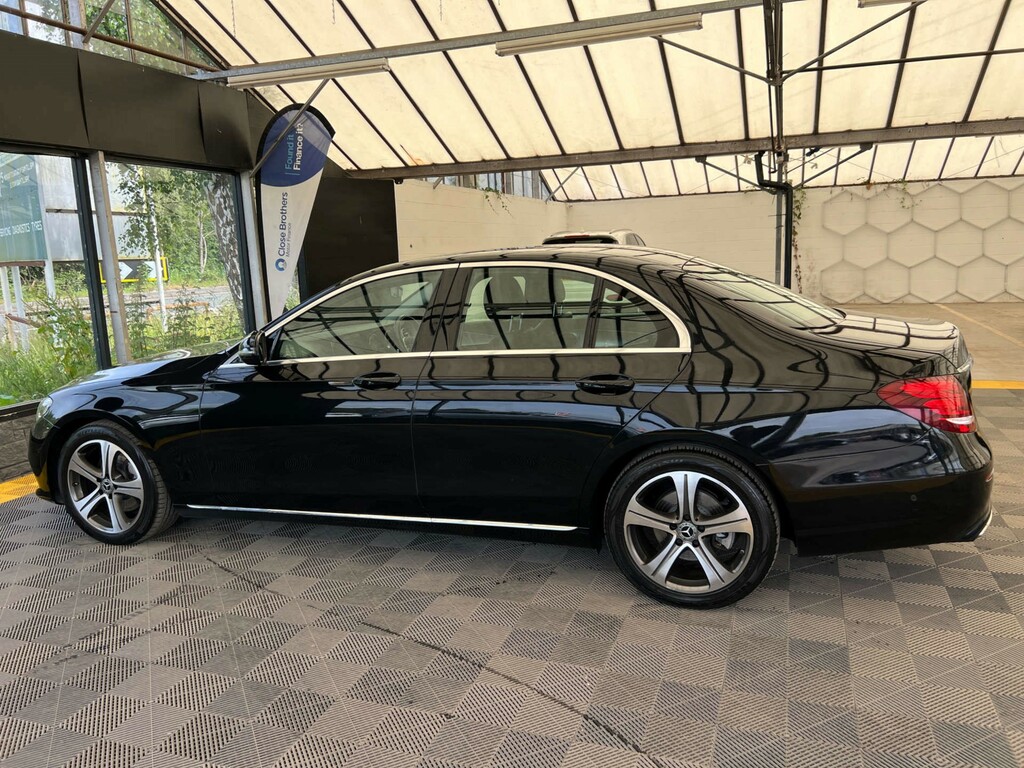 Mercedes-Benz E Class E 220 D Se Black #4