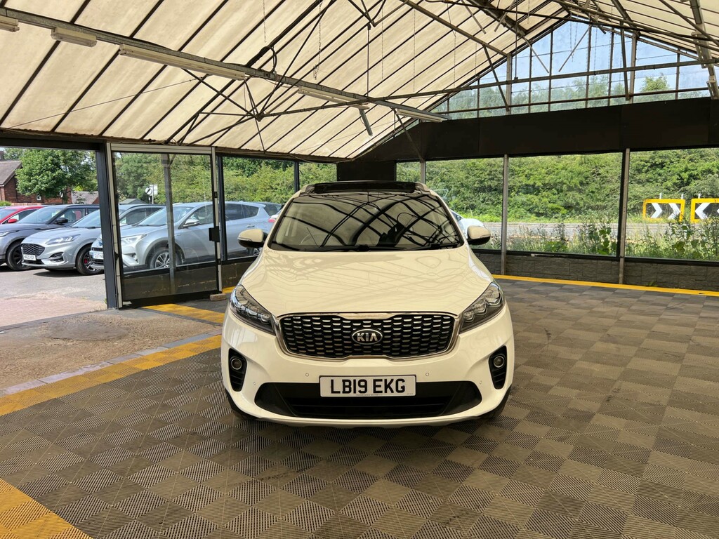 Kia Sorento Suv White #2