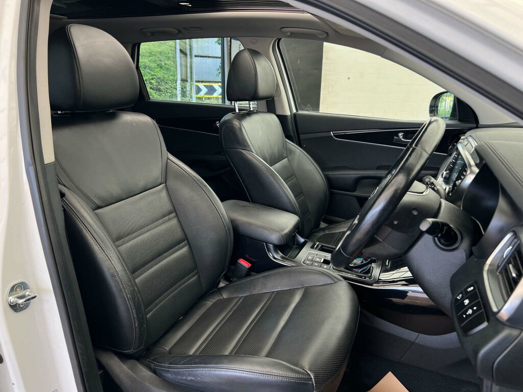 Kia Sorento Suv White #6