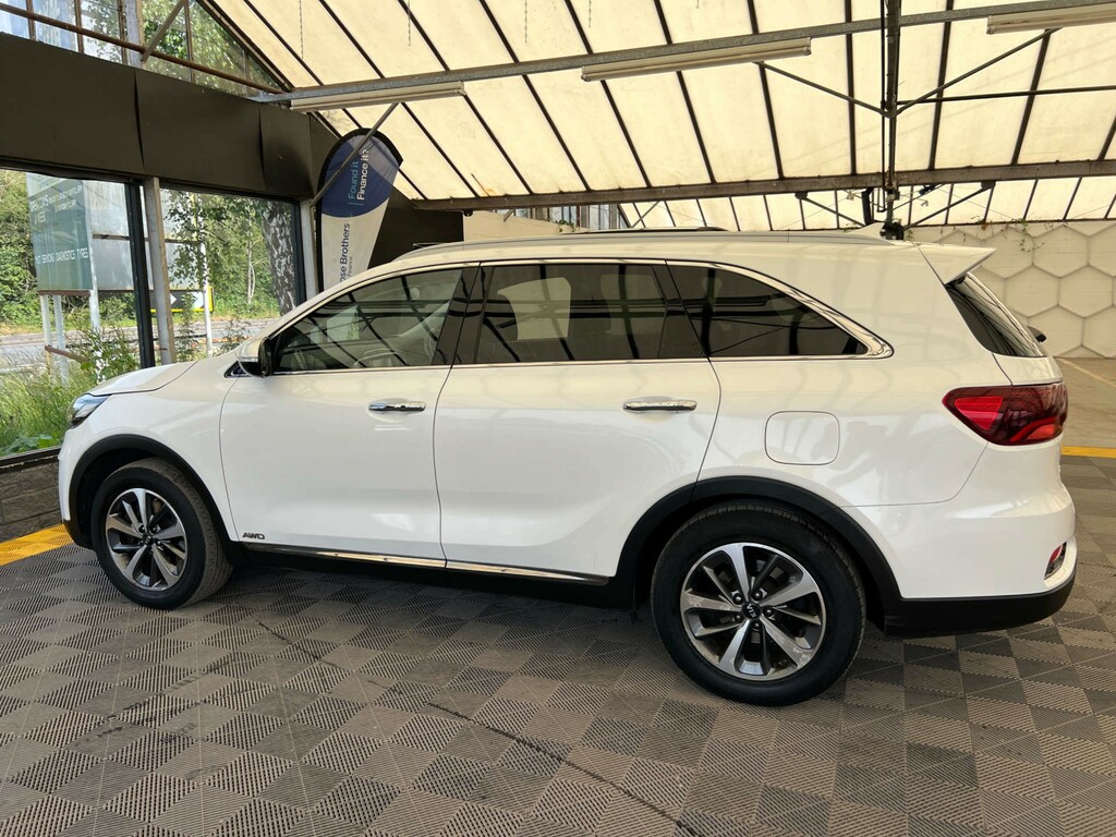 Kia Sorento Suv White #4