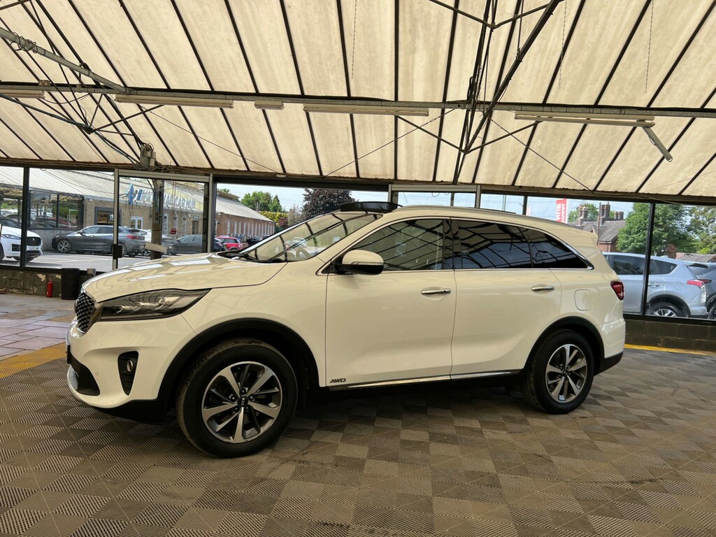 Kia Sorento Suv White #3