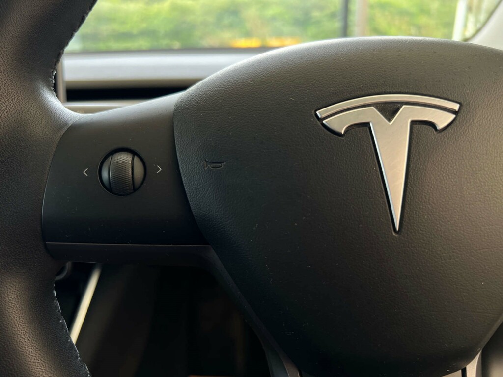 Tesla Model 3 Saloon Black #6