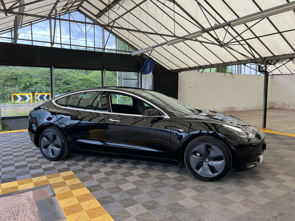 Tesla Model 3 Saloon Black