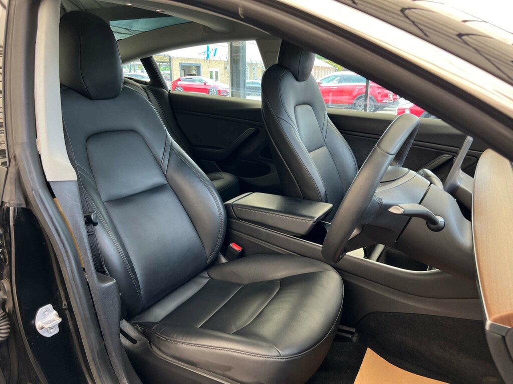 Tesla Model 3 Saloon Black #4