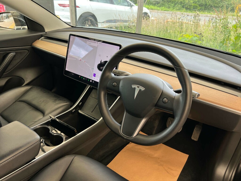 Tesla Model 3 Saloon Black #5