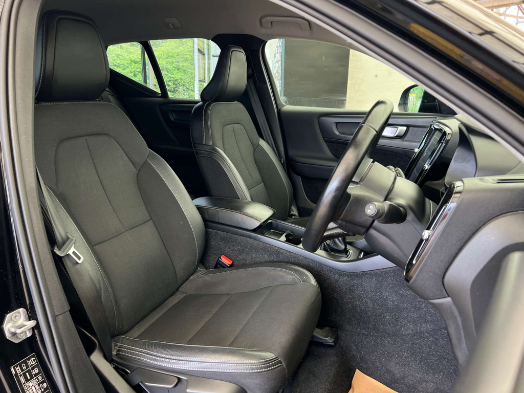 Volvo XC40 Suv Black #6