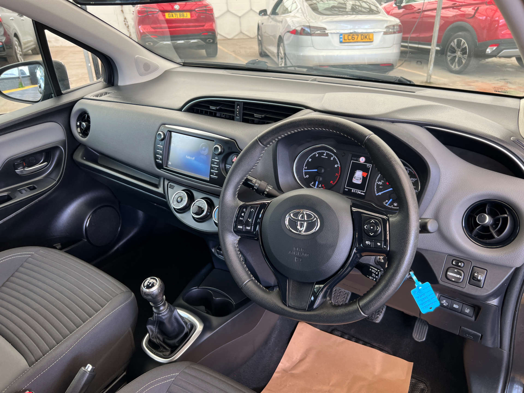 Toyota Yaris Vvt-i Icon Black #6