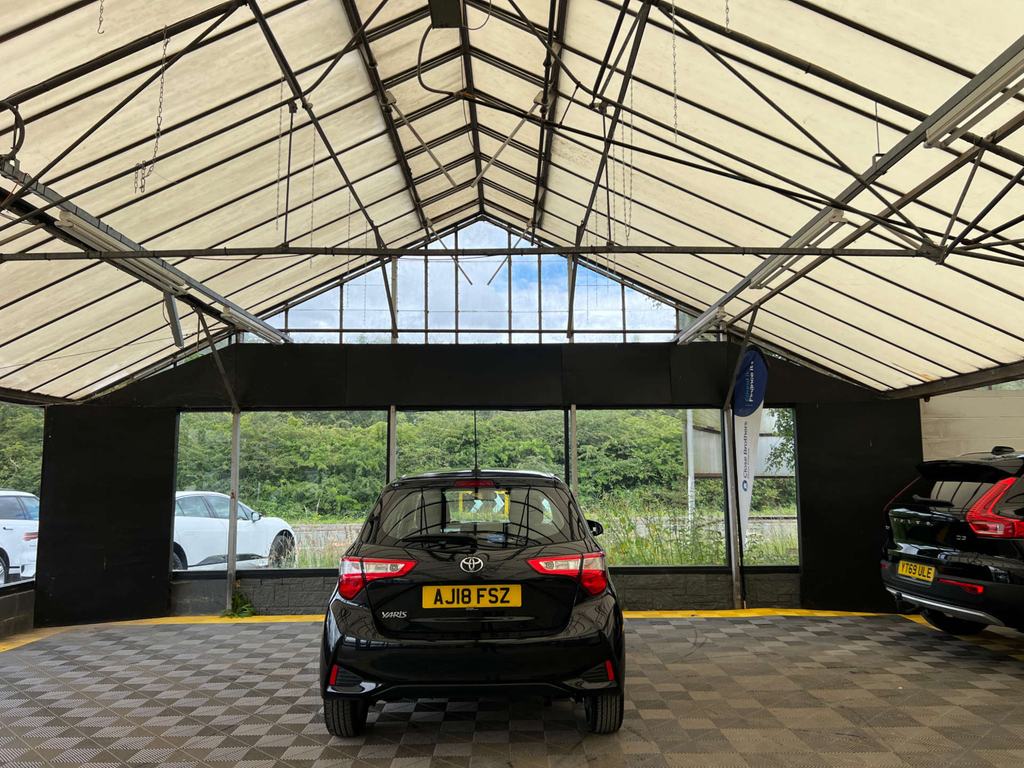 Toyota Yaris Vvt-i Icon Black #3